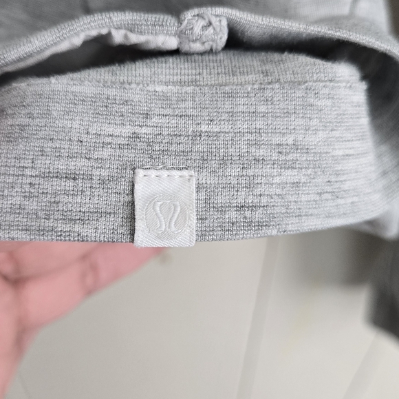 lululemon Wome's Hoodie -Size 4 - Picture 3 of 7